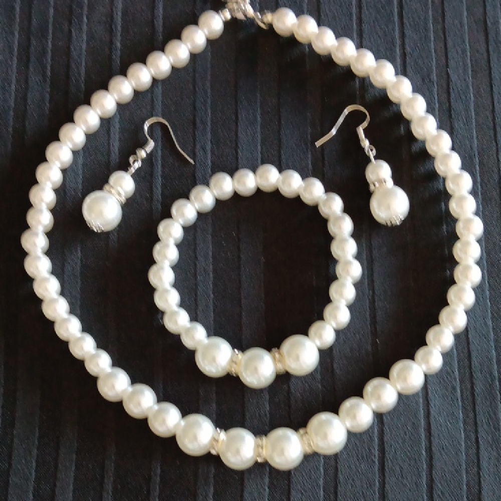 Elegant White Pearl Jewelry Set